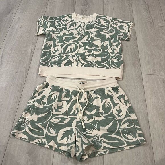 MWL Oversized Short-Sleeve Sweatshirt in
Tropicale Floral 2pc set - Picture 1 of 6